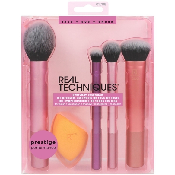 Real Techniques Everyday Essentials Kit - Picture 1 of 11